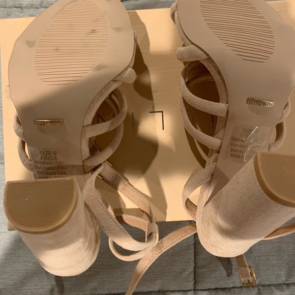 Beige strapped heels - Picture 6 of 8